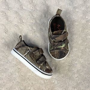 Realtree Camouflage Sneakers Size 3 Camo